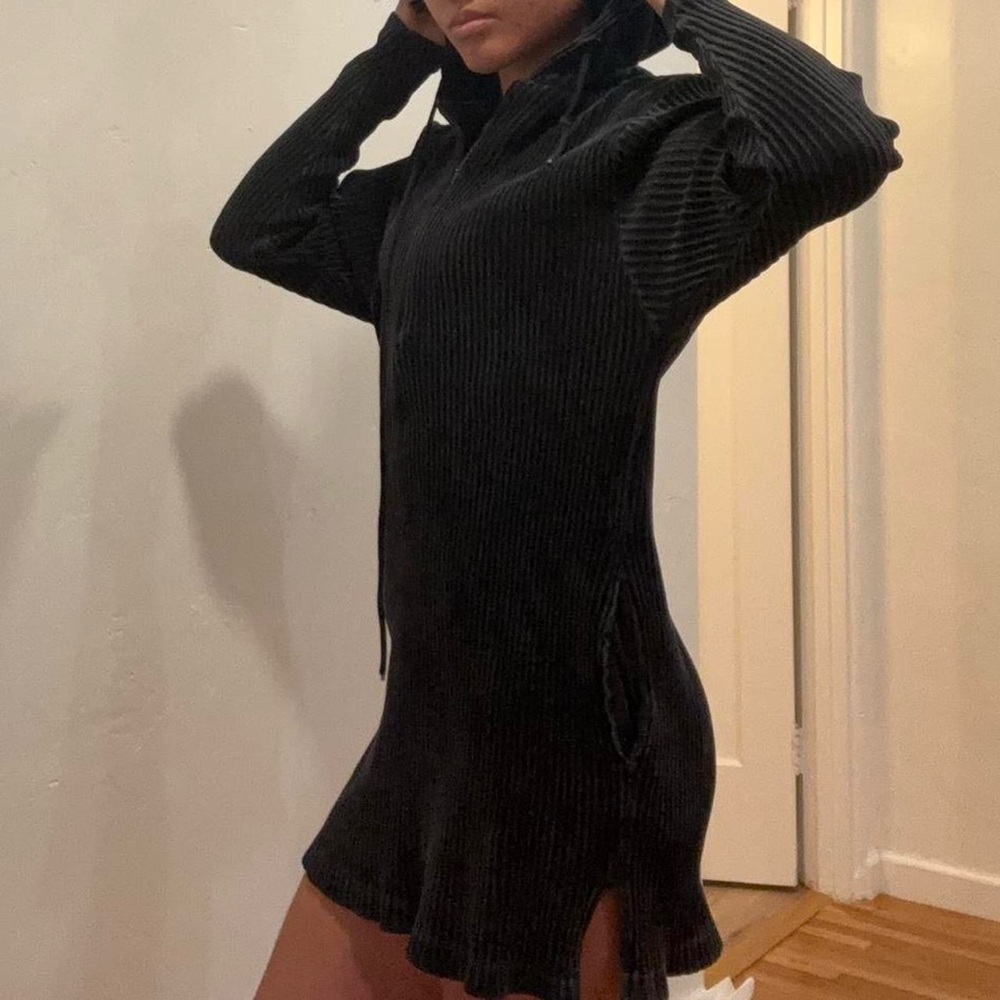 Chic Black Ribbed Hoodie Dress
